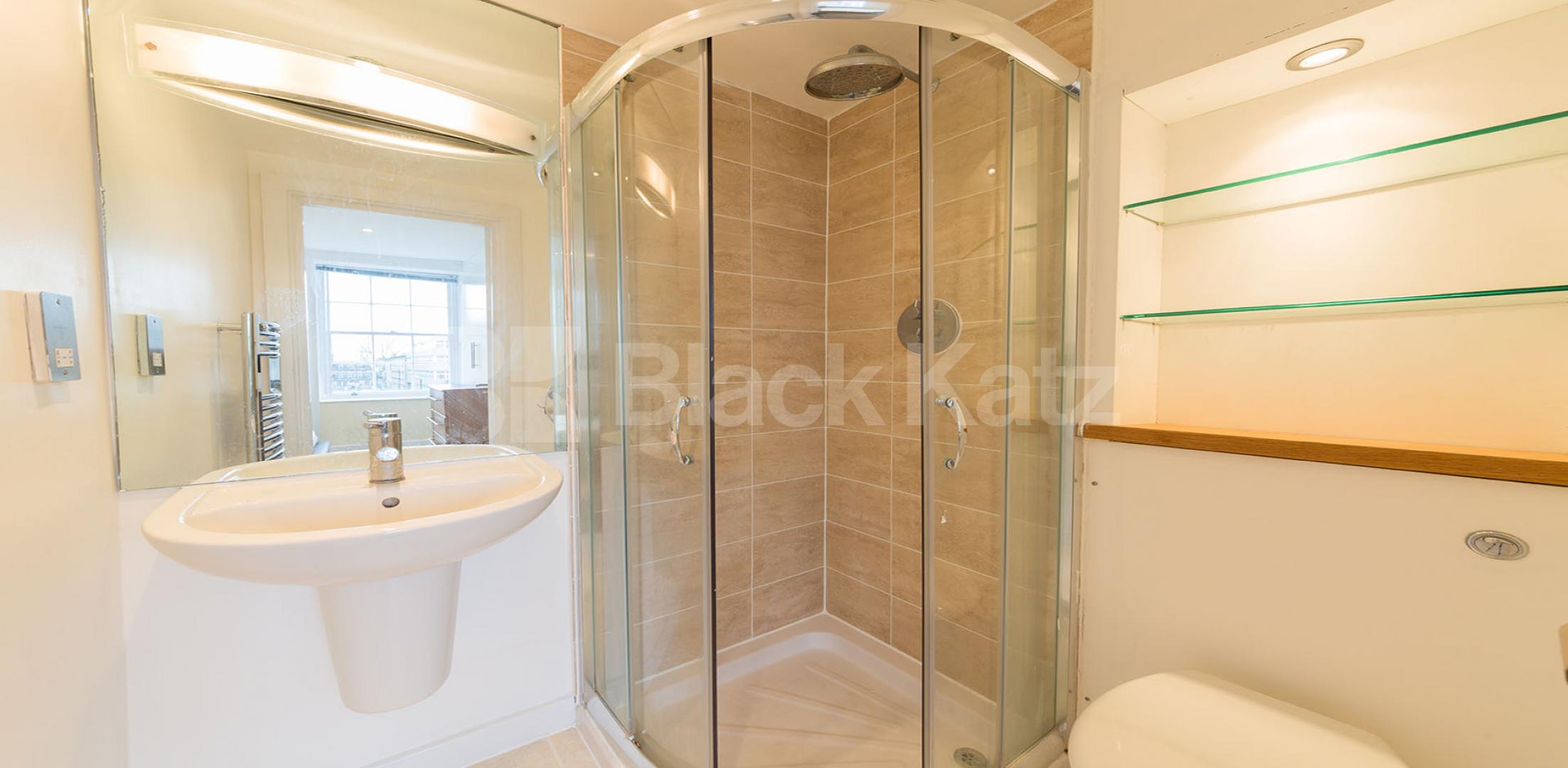 			2 Bedroom, 1 bath, 1 reception Flat			 Chapel Market, N1, ANGEL-ISLINGTON